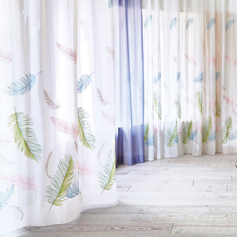 繊細な羽根の表情を細かな刺繍で表現 レースカーテン