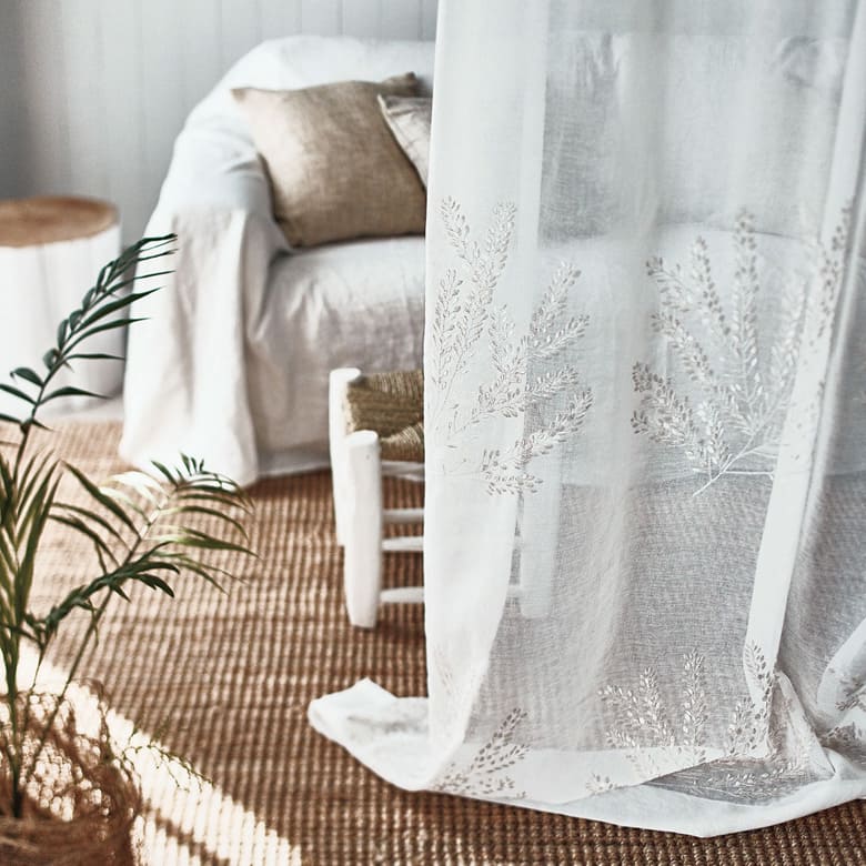 輝くアイバソウの実 レースカーテン